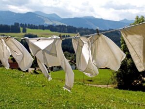 都度払いのエステに行く時の服装や持ち物は何が必要ですか？