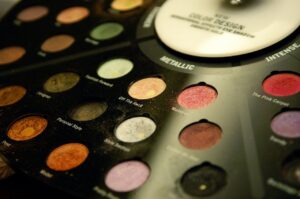 フェイシャルエステで肌のトーンアップを実現する方法は？